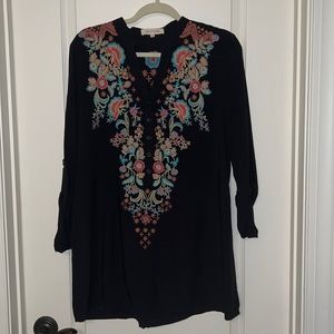 3/4 sleeve button front embroidered tunic.  Button loop at sleeve.